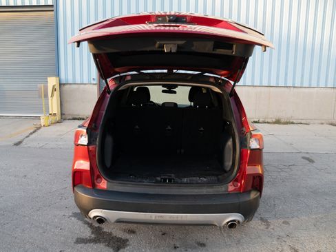 Used 2020 Ford Escape SE image 16