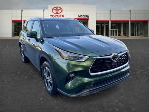 Certified 2025 Toyota Highlander XLE AWD/4WD image 3