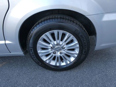 Used 2011 Chrysler Town & Country Touring-L w/ Entertainment Group #2 image 34