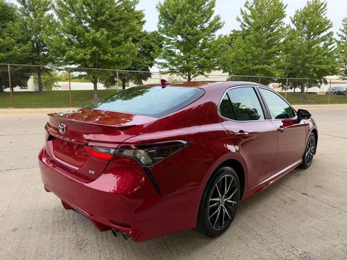 Used 2021 Toyota Camry SE FWD image 5