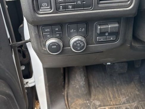 Used 2023 GMC Yukon XL SLT w/ SLT Luxury Package image 20