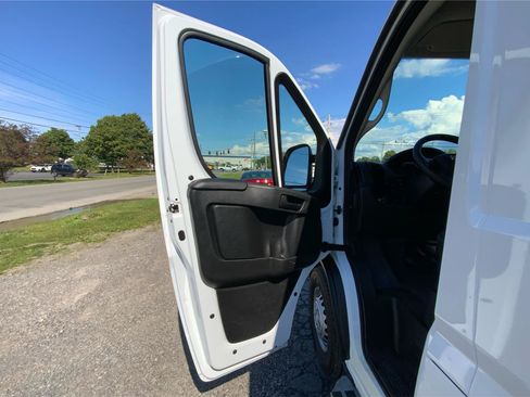 Used 2025 RAM ProMaster 2500 w/ U-Haul Equipment Group FWD image 19