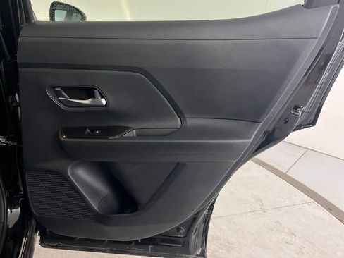 Used 2025 Nissan Kicks SV image 29