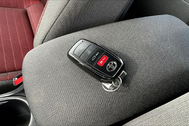 Used 2026 Toyota Corolla SE w/ SE Package FWD image 31
