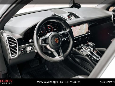 Used 2021 Porsche Cayenne AWD/4WD image 17