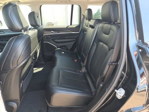 Used 2023 Jeep Grand Cherokee 4WD 4xe image 9