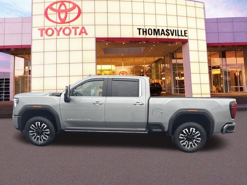 Used 2025 GMC Sierra 2500 Denali Ultimate image 8