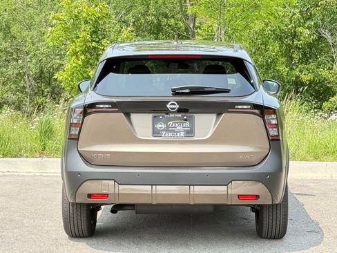 Certified 2025 Nissan Kicks SV AWD/4WD image 6