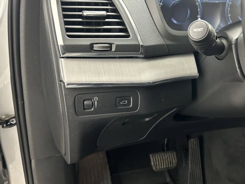 Used 2021 Volvo XC90 T5 Momentum w/ Climate Package image 27