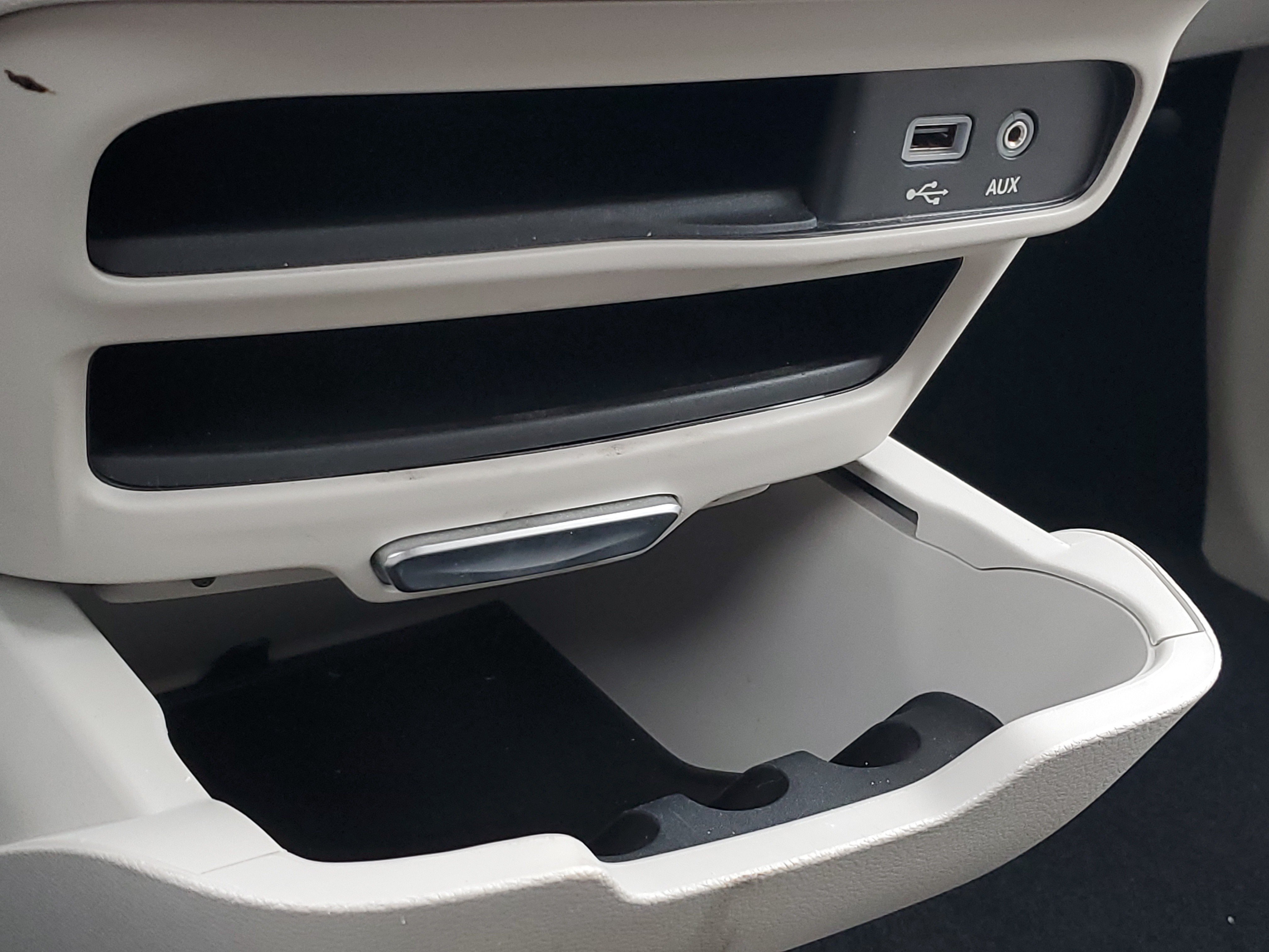 Used 2018 Chrysler Pacifica Touring-L FWD image 27