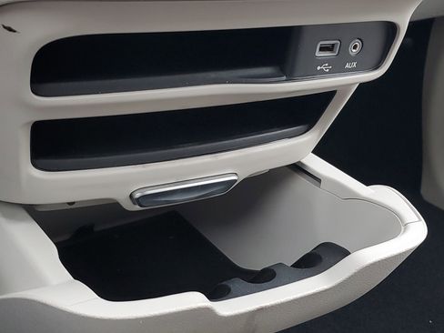 Used 2018 Chrysler Pacifica Touring-L FWD image 27