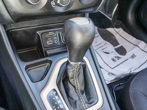 Used 2015 Jeep Cherokee Sport w/ Sport Appearance Group image 22