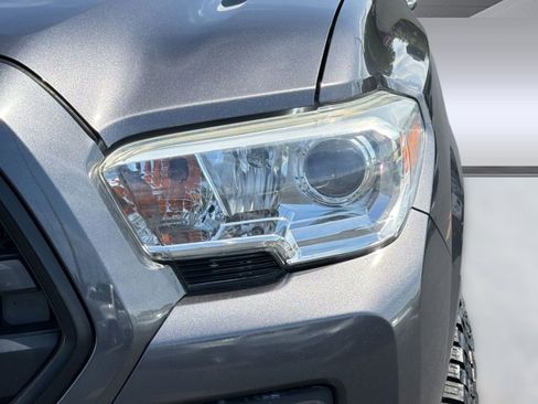 Used 2019 Toyota Tacoma SR w/ SR Convenience Package RWD image 10