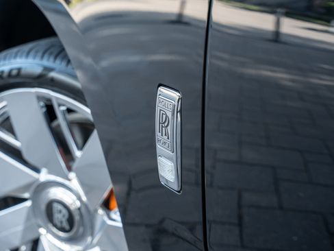 Used 2025 Rolls-Royce Cullinan image 14