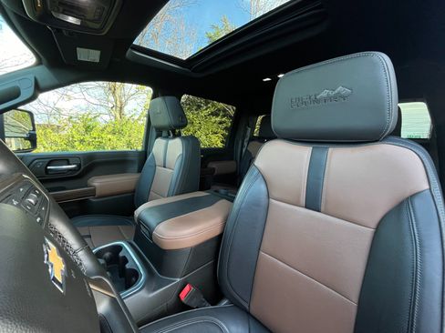 Used 2023 Chevrolet Silverado 2500 High Country w/ Z71 Off-Road Package AWD/4WD image 33