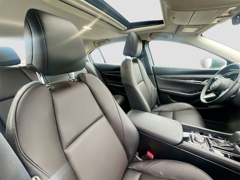 Used 2025 MAZDA MAZDA3 2.5 Turbo Sedan w/Premium Plus image 31