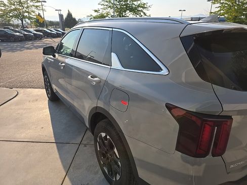 New 2026 Kia Sorento S w/ S Panoramic Sunroof Package image 4