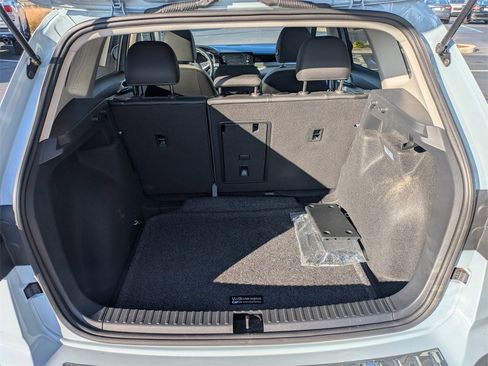 Certified 2025 Volkswagen Taos SE w/ Panoramic Sunroof Package image 13