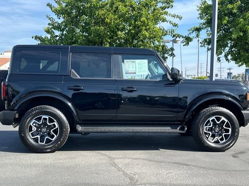 Used 2025 Ford Bronco Outer Banks AWD/4WD image 3