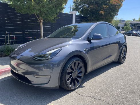 Used 2022 Tesla Model Y Performance AWD/4WD image 2