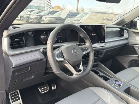 New 2026 Volkswagen Tiguan SE R-Line FWD image 10