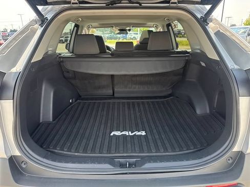 Used 2021 Toyota RAV4 XLE w/ Convenience Package AWD/4WD image 7