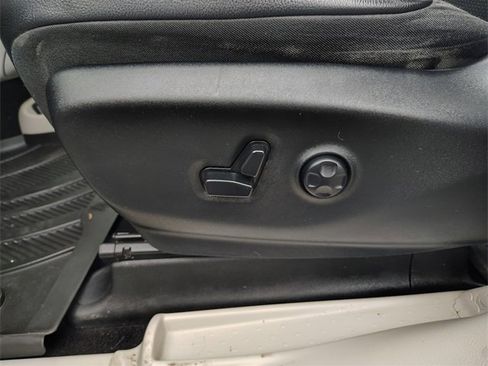 Used 2020 Chrysler Pacifica Touring-L Plus w/ Tire & Wheel Group image 14