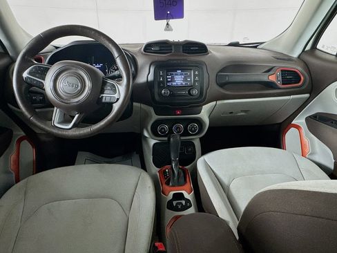 Used 2017 Jeep Renegade Latitude FWD image 24