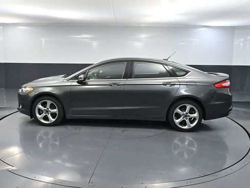 Used 2016 Ford Fusion SE w/ Equipment Group 201A image 9