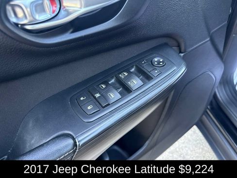 Used 2017 Jeep Cherokee Latitude FWD image 12