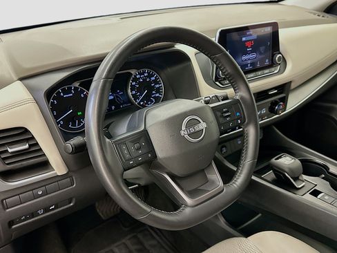 Used 2025 Nissan Rogue SV AWD/4WD image 18