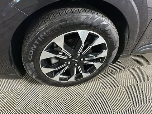 Used 2024 Kia Carnival EX FWD image 10