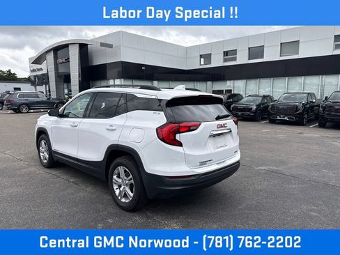Certified 2020 GMC Terrain SLE w/ Driver Convenience Package AWD/4WD image 3