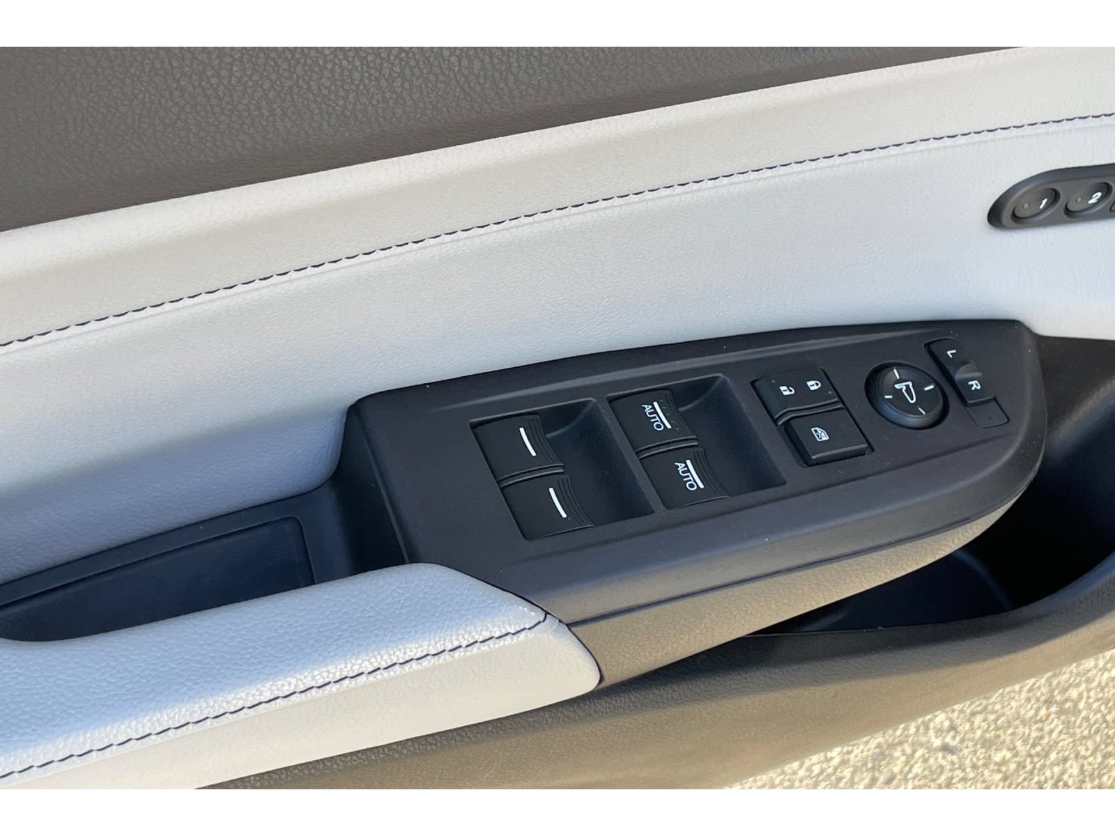 Used 2020 Acura ILX w/ Technology Package FWD image 11