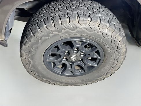 Used 2021 Toyota Tacoma SR5 RWD image 14