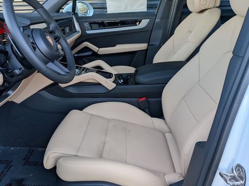 New 2026 Porsche Cayenne image 5