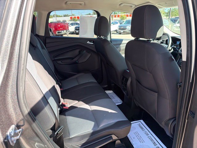 Used 2017 Ford Escape SE w/ SE Cold Weather Package AWD/4WD image 18