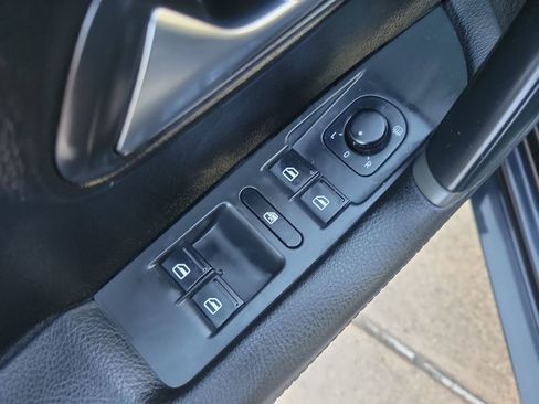 Used 2013 Volkswagen CC Sport image 13