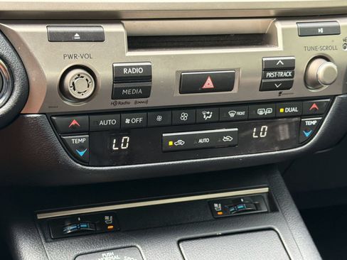 Used 2015 Lexus ES 350 w/ Premium Package FWD image 19