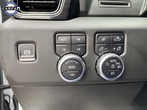 Used 2025 GMC Sierra 2500 AT4 image 32