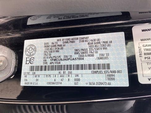 Used 2023 Ford Escape Platinum AWD/4WD image 24