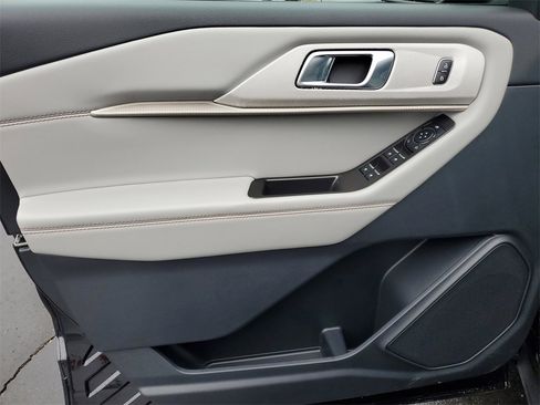 New 2026 Ford Explorer Active w/ Active Comfort Package image 24