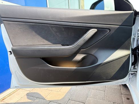 Used 2020 Tesla Model 3 Standard Range Plus RWD image 19