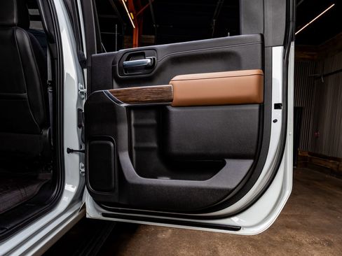 Used 2023 Chevrolet Silverado 3500 High Country image 38