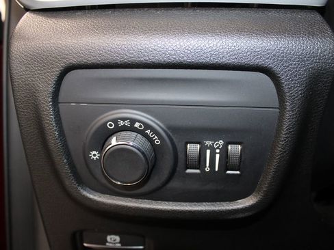 Used 2023 Jeep Grand Cherokee L Laredo image 42