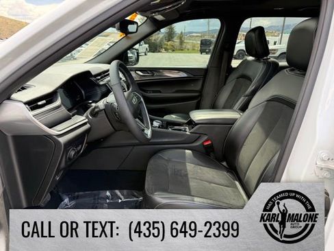 Used 2023 Jeep Grand Cherokee L Laredo AWD/4WD image 12