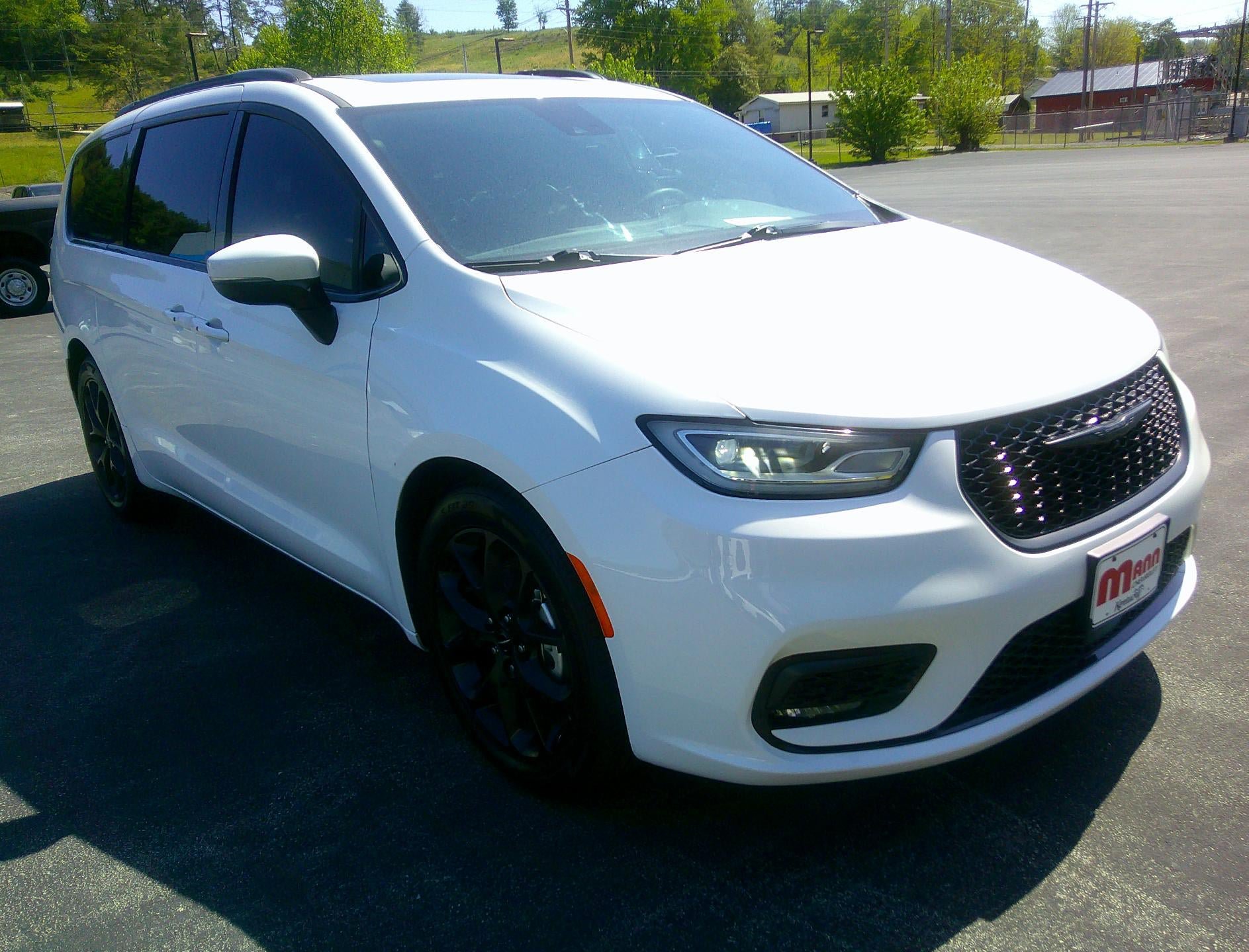 Used 2023 Chrysler Pacifica Touring-L w/ S Appearance Package FWD image 6