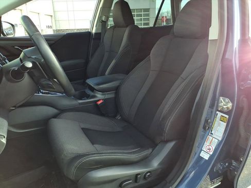 Used 2020 Subaru Outback Premium image 8