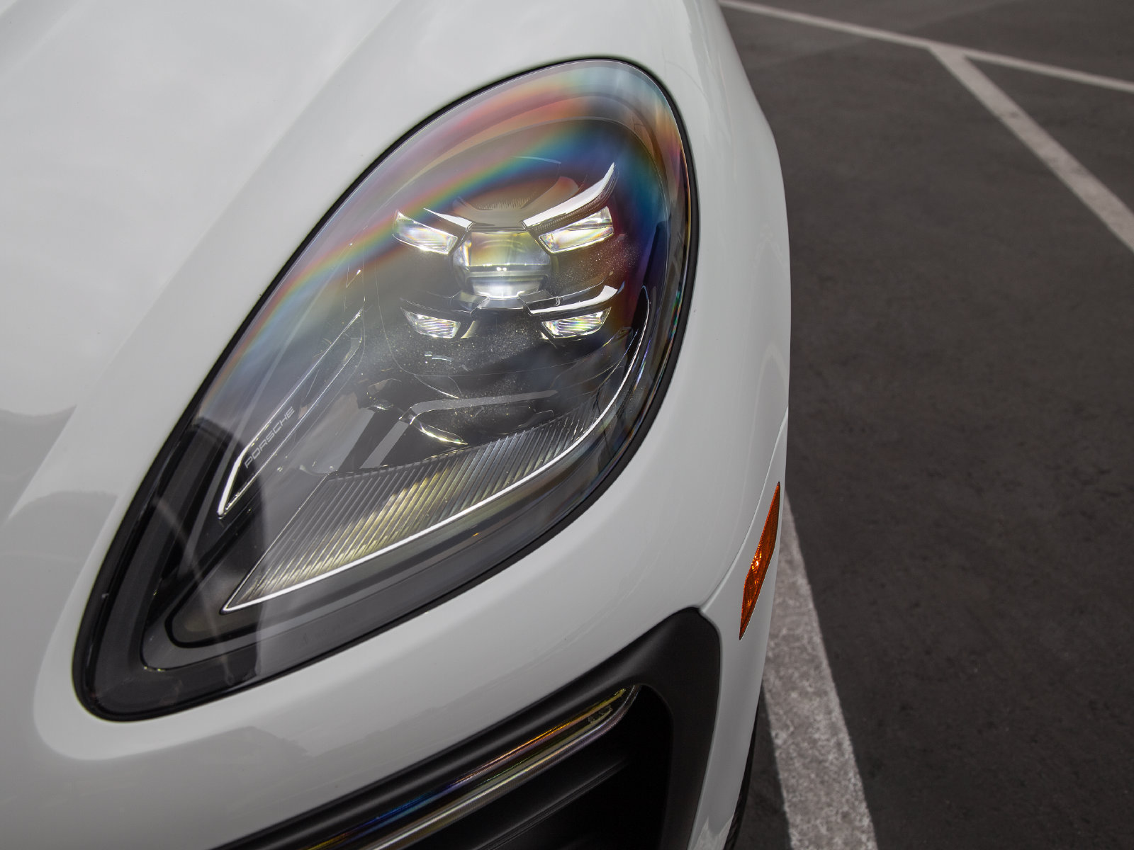 Certified 2023 Porsche Macan AWD/4WD image 13