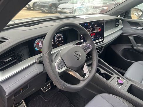 New 2026 Volkswagen Tiguan SE R-Line image 11